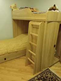 Двоярусне ліжко для дитячої кімнати