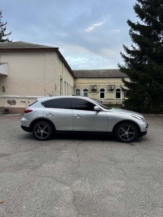 Комфортный полноприводный кросовер Infinity ex35