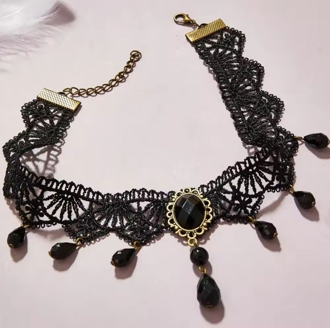 Gotycki choker z pięknej koronki z kameą i kryształkami gothic, lolita