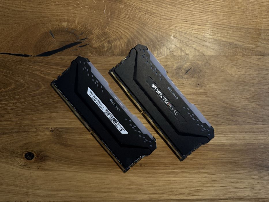Pamięć RAM DDR4 16 GB (2x8GB) Corsair Vengeance RGB PRO 3600 MHz