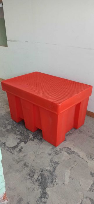 Pojemnik plastikowy na sól i piasek 480L – solidny, odporny na warunki