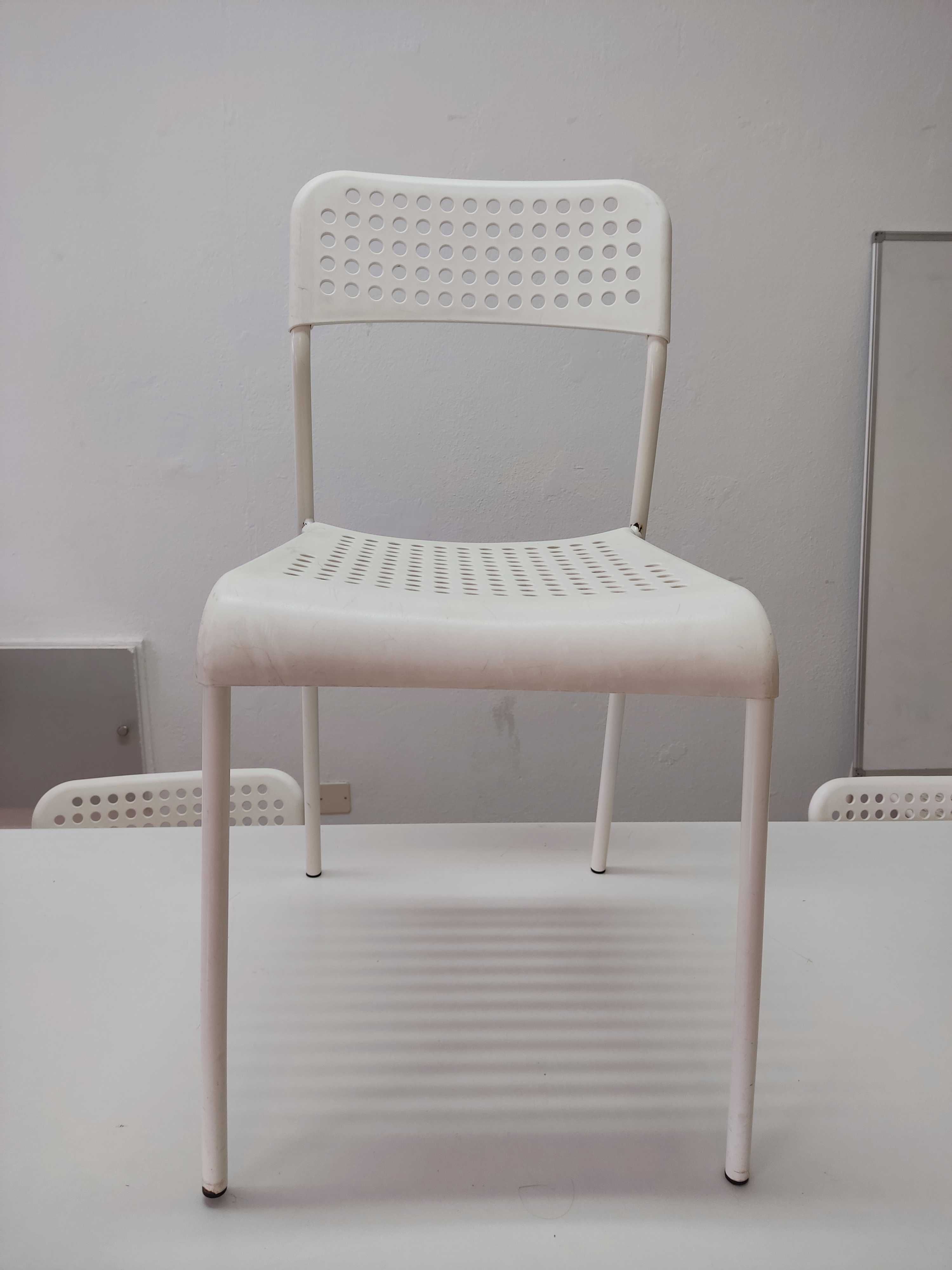 Cadeiras brancas IKEA