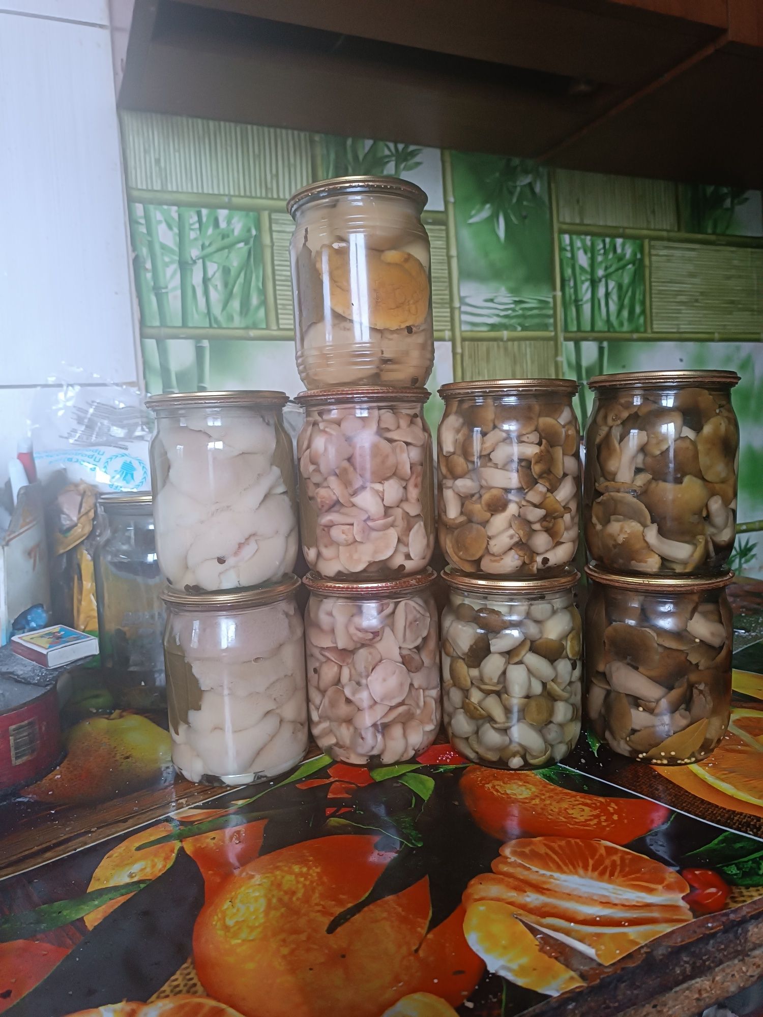 Мариновані гриби,варення з шишки