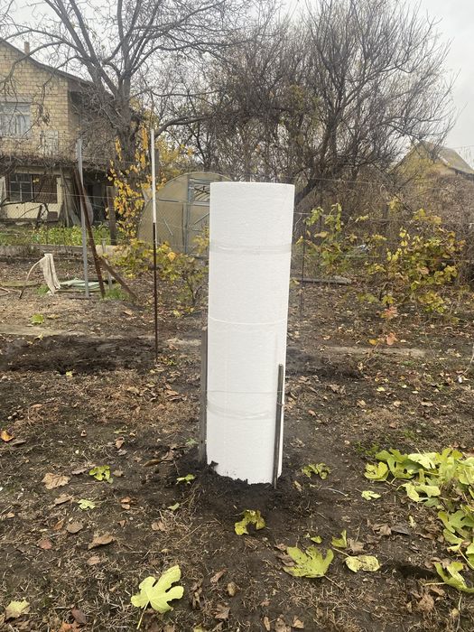 Утеплитель из пенопласта для кустов винограда и молодых деревьев.