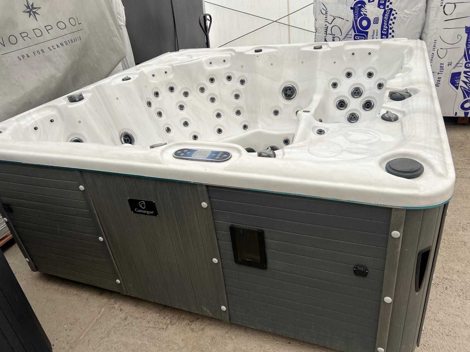 Jacuzzi Premium Carmargue–6 os. z Leżankami, 77 Dysz, LED, Ozon, Audio