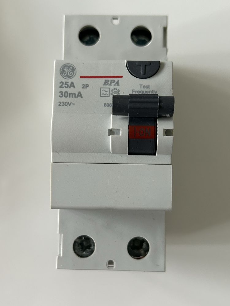 606086 GE Wyłącznik różnicowoprądowy 2P 25A 30MA TYP A BPA225/030