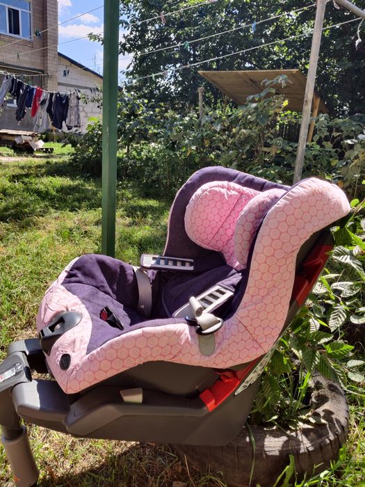 Автокрісло в гарному стані, нічого не зламано все працює. Britax Romer