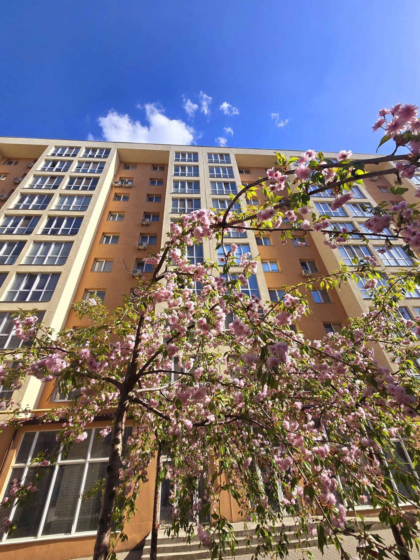 Продаж 1 кімнатної квартири 40 м2 з ремонтом меблями технікою