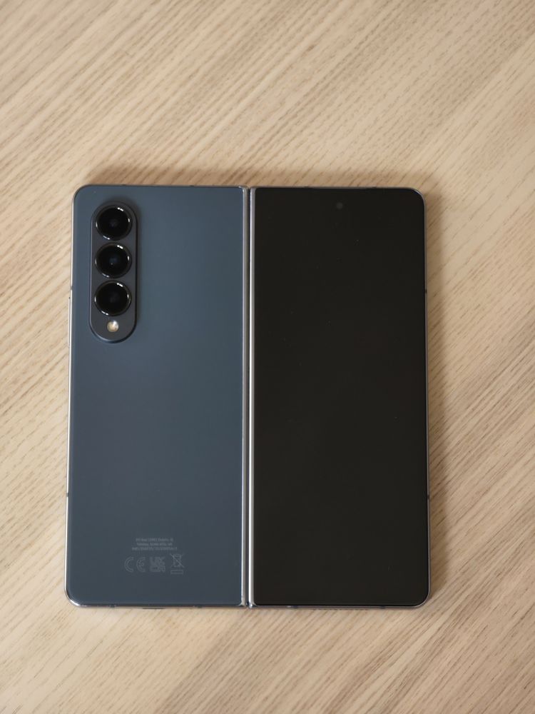 Samsung Galaxy Z Fold4 512 GB + Galaxy Buds FE