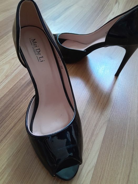 Туфли  лаковые  новые (цена договорная )