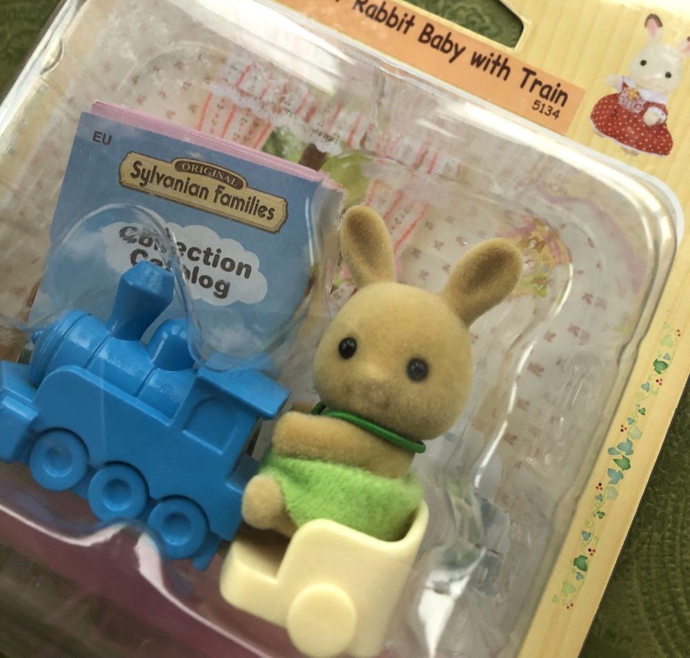 Nowa Sylvanian Families Epoch Rabbit Baby 5134 króliczek z pociągiem