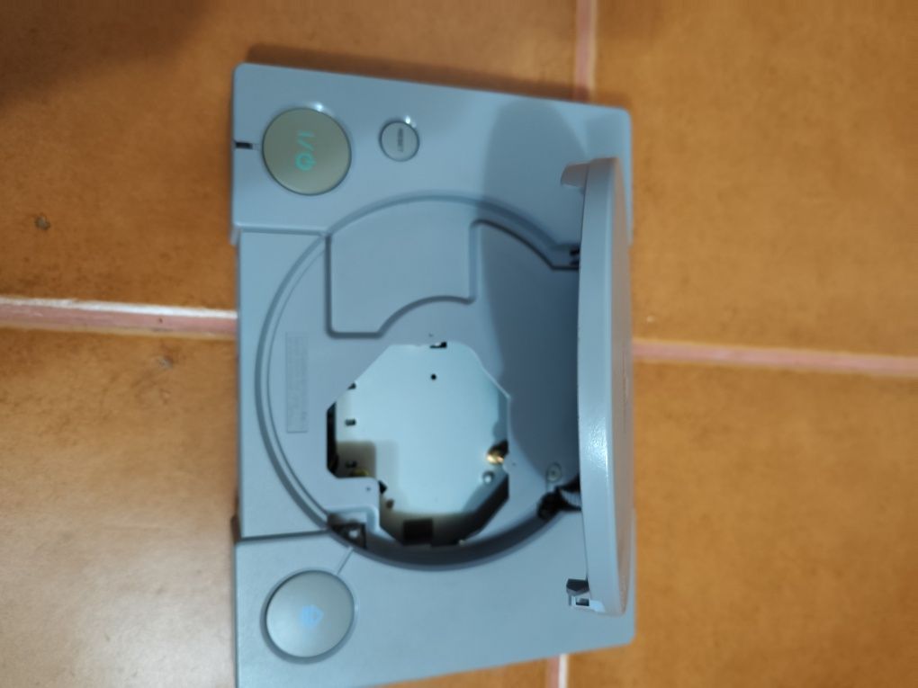 Vendo PlayStation 1 avariada para peças