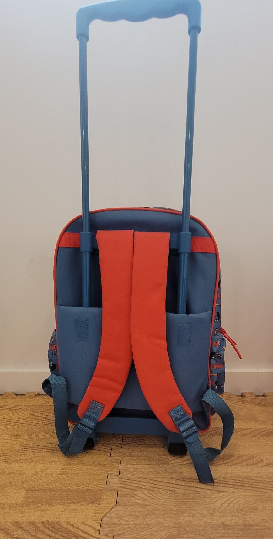 Mochila com Rodinhas Hora da Aventura