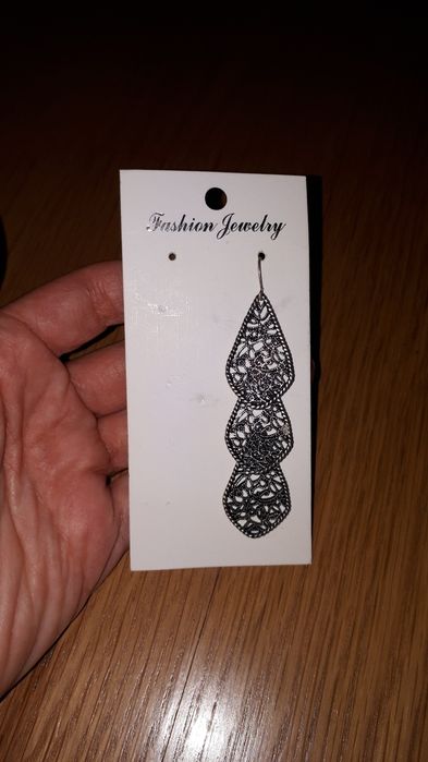 Brincos prateados variados