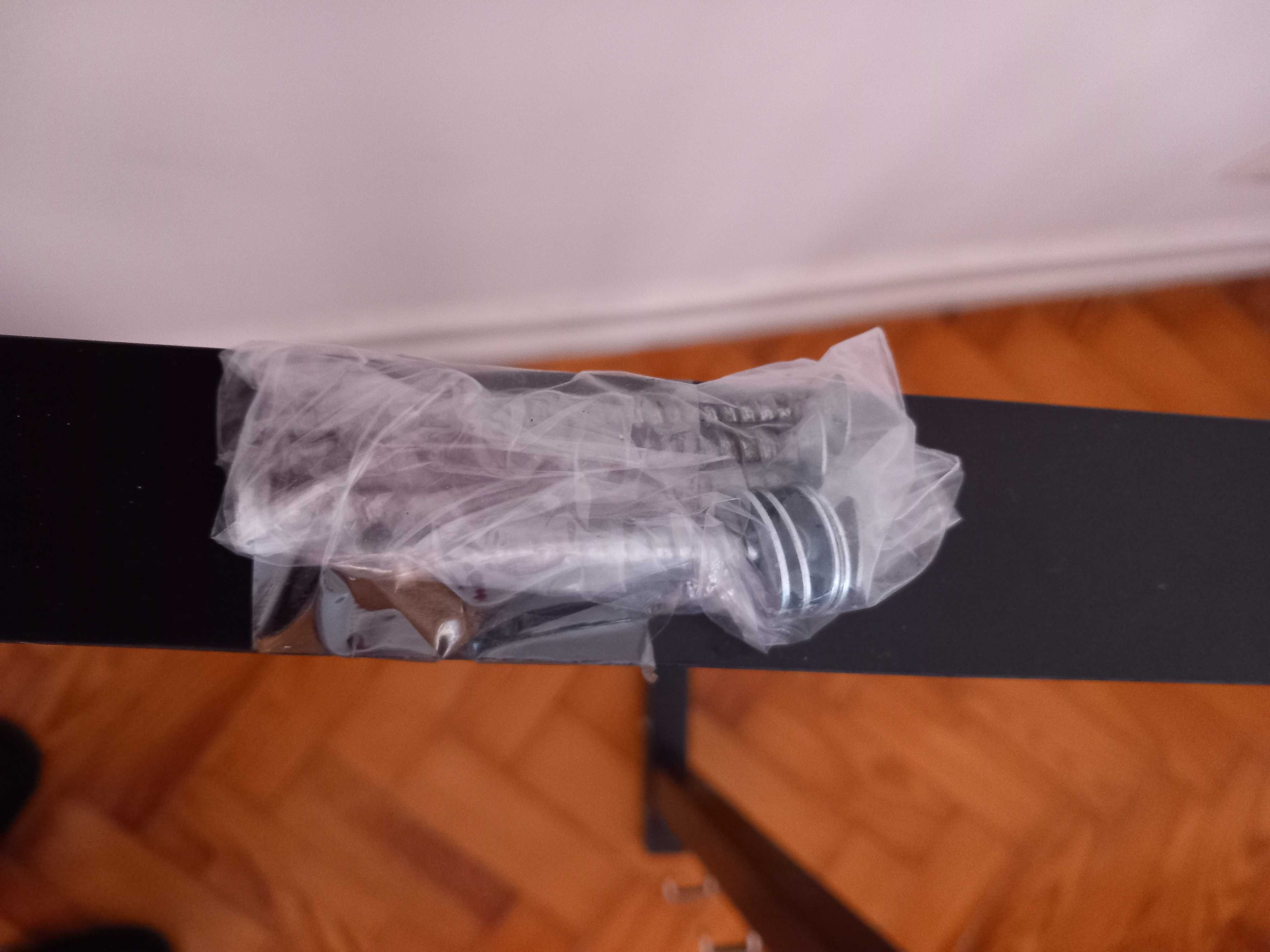 Cabide/prateleira IKEA NOVO. Poupe 15€