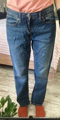 Класичні прямі джинси