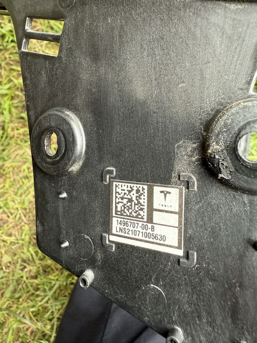 Стійка бокова права, скло model S 21+