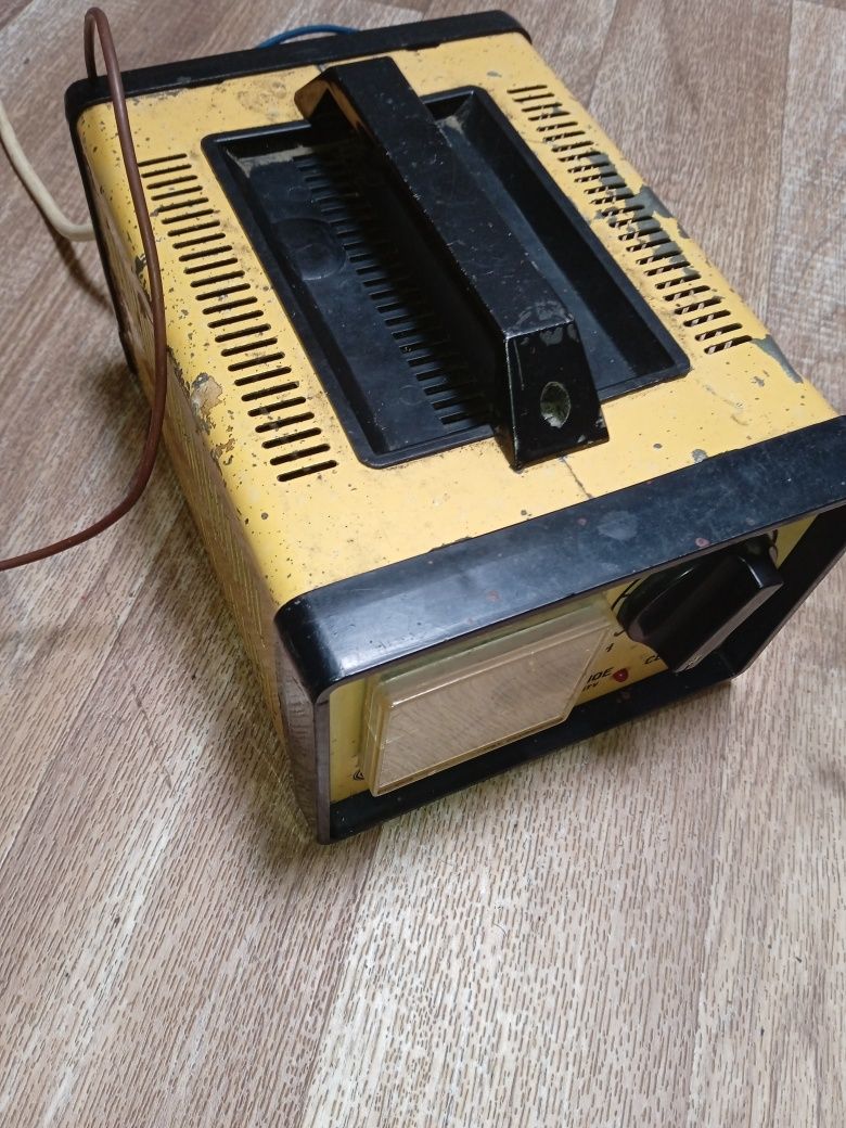 Prostownik rosyjski 12V /6,3 A polecam