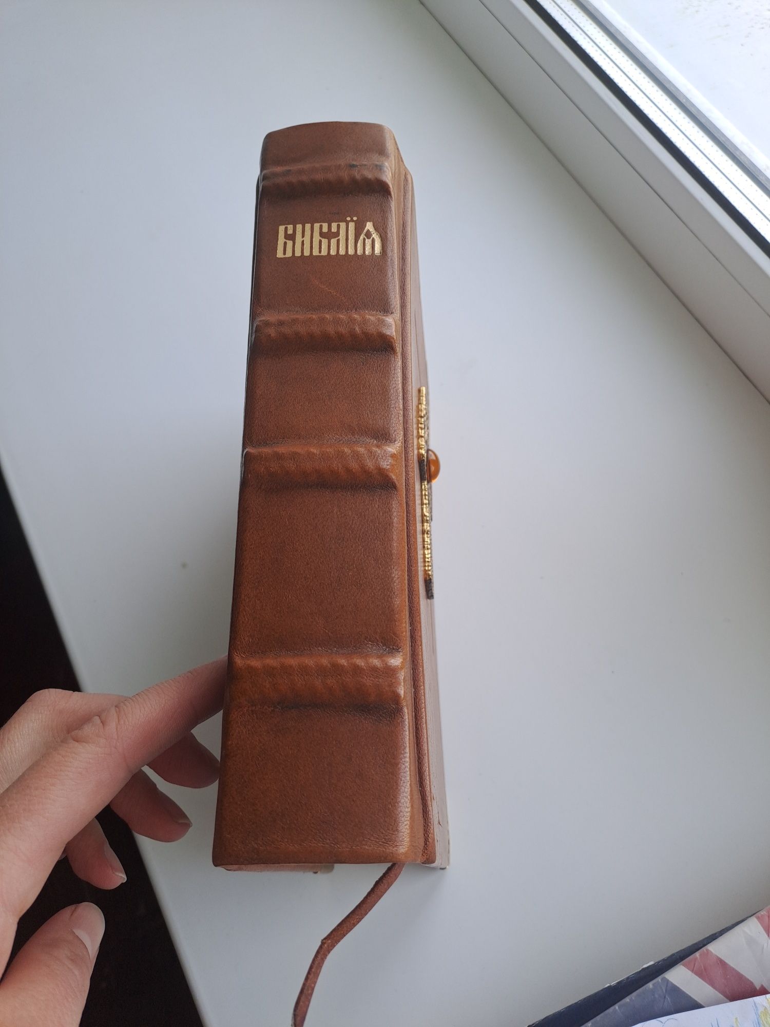 Продам книгу Біблія