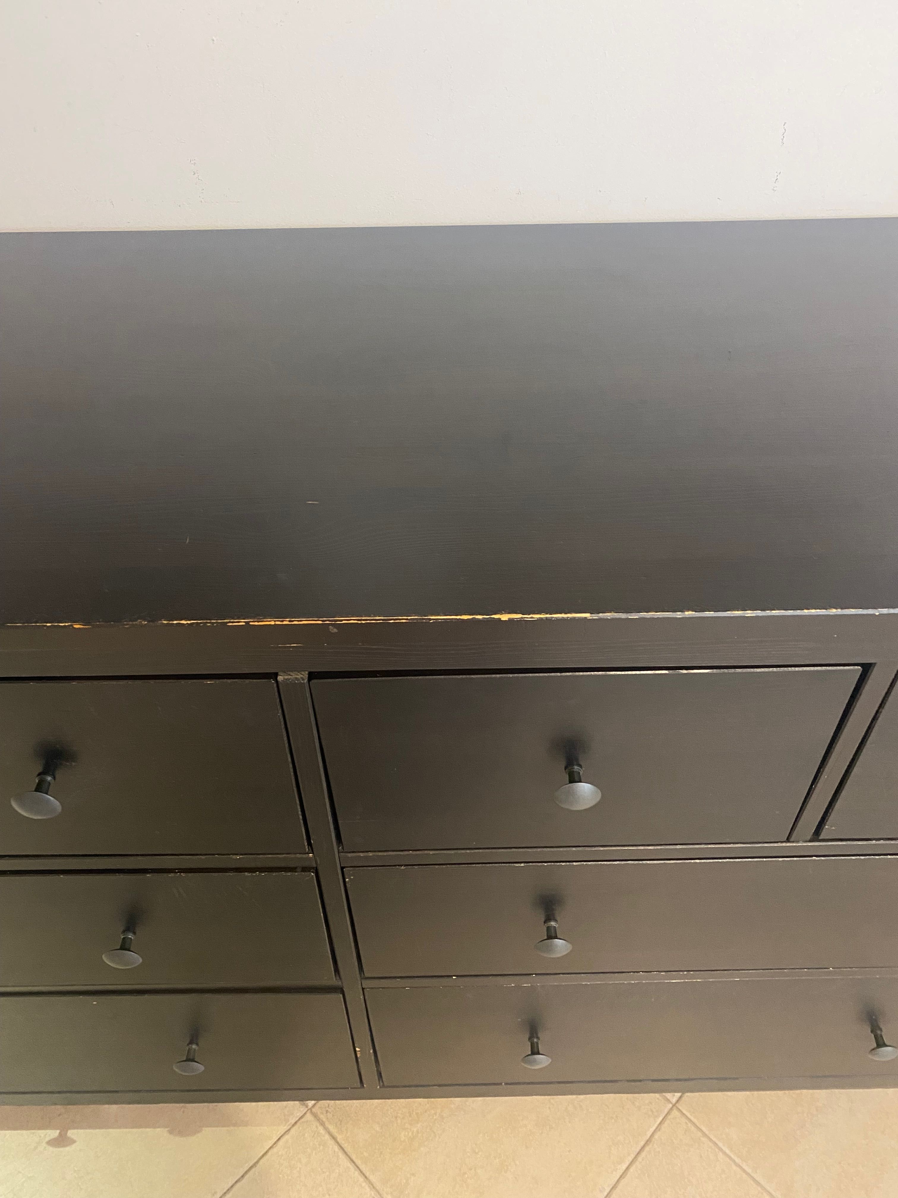 Cómoda preta Ikea - Henmes