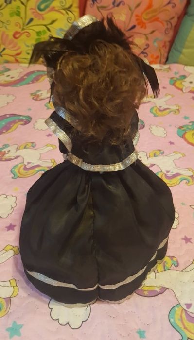 Boneca de Porcelana Vintage Viúva Negra