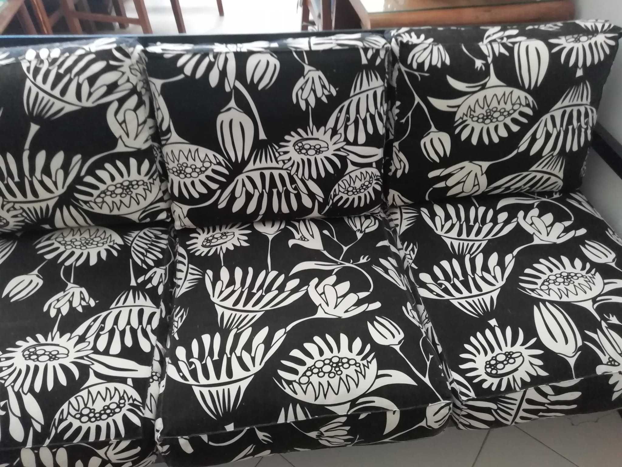 Sofás em Preto & Branco – Conforto, Estilo e Versatilidade