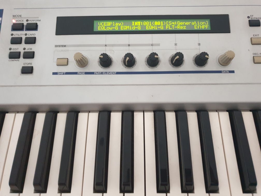 Sintetizador Yamaha CS6X