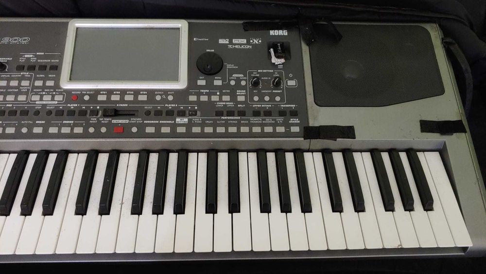 Sprzedam klawisz Korg PA900  z dodatkami