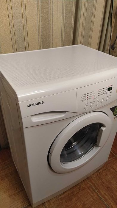 Пральна машина Samsung гарна та працююча .