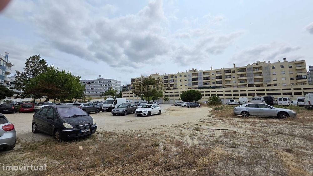 Apartamento T2 no Feijó ( com inquilino vitalicio )  excelente localiz