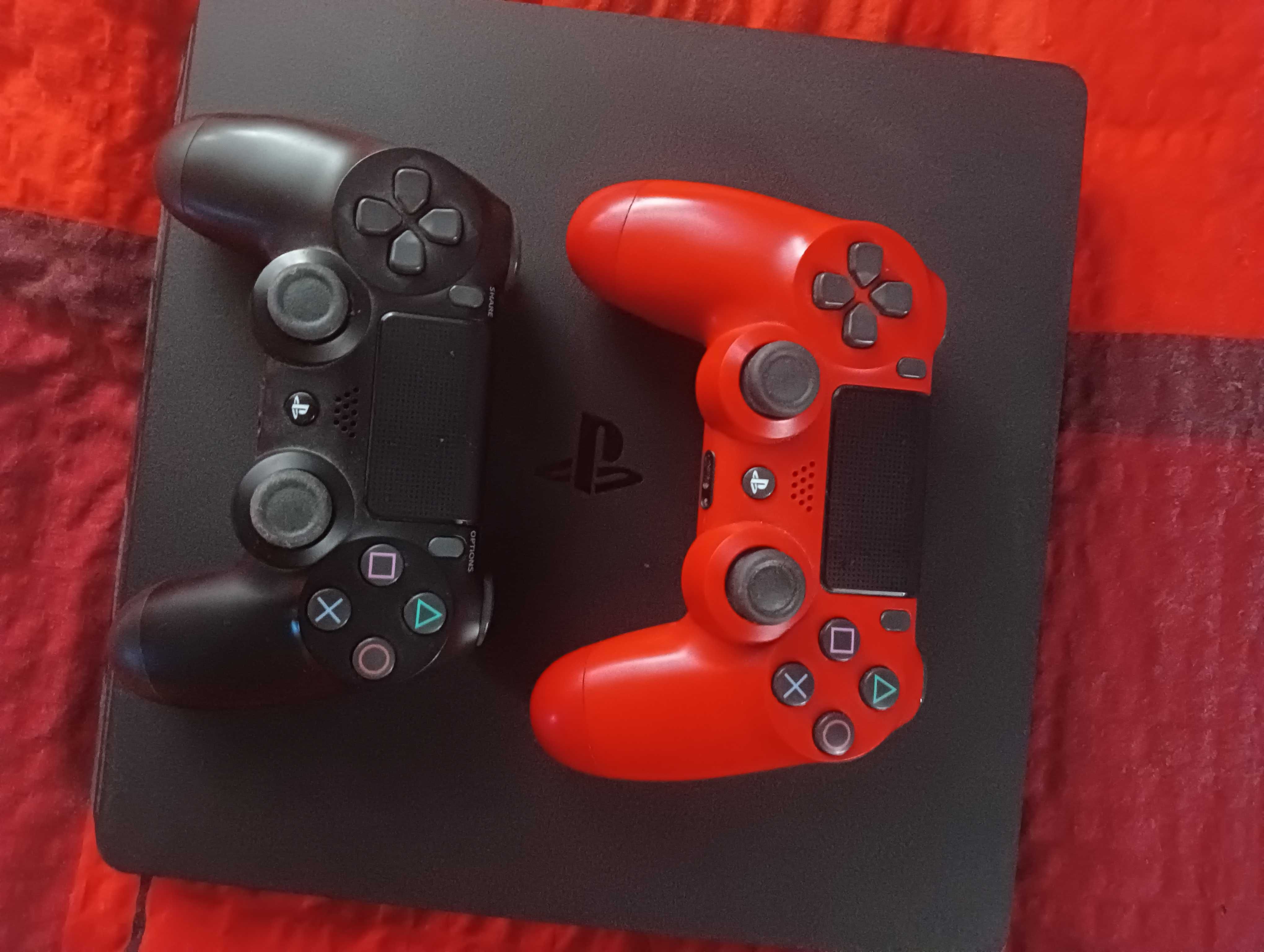 PS4 z 2 padami oraz grami