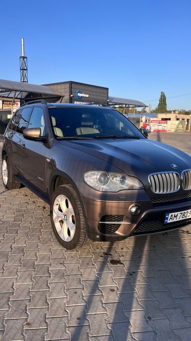 Автомобіль BMW X5 E70