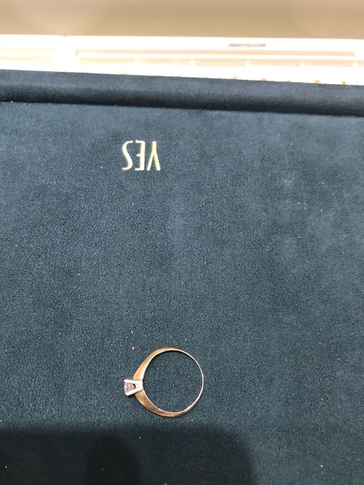 Zloto 585 zareczynowy z diamentem 17