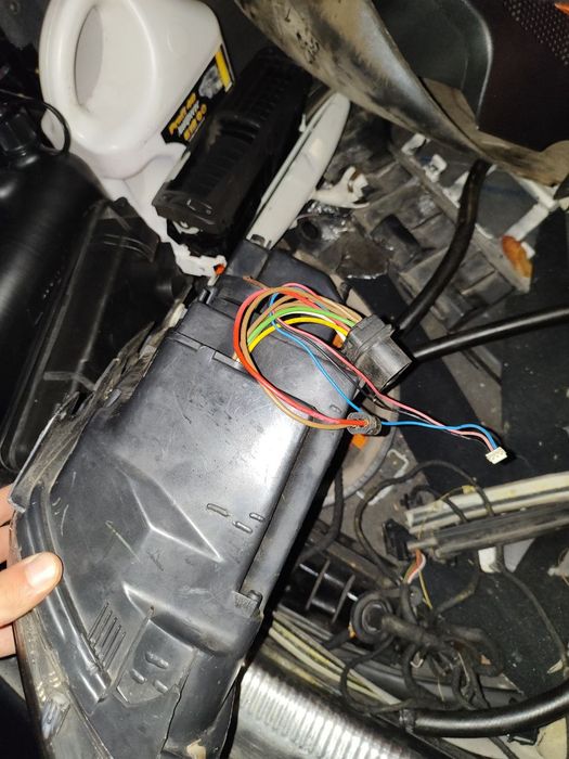 Продам праву фару Passat b5+ (рест)