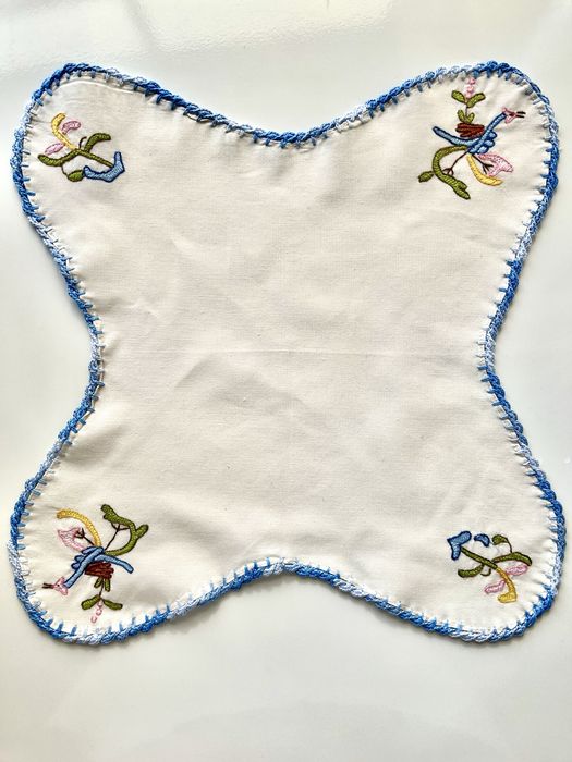 Pano bordado para cesto do pão