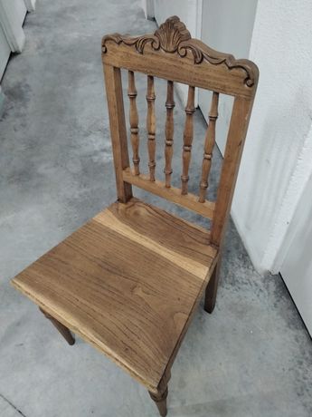 Cadeira vintage em madeira maciça