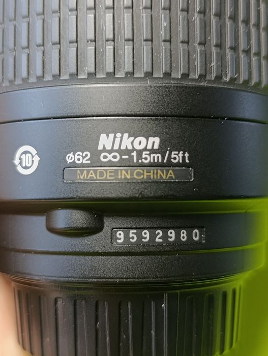 Об'єктив Nikon AF NIKKOR 70-300mm f/4.5-5.6G