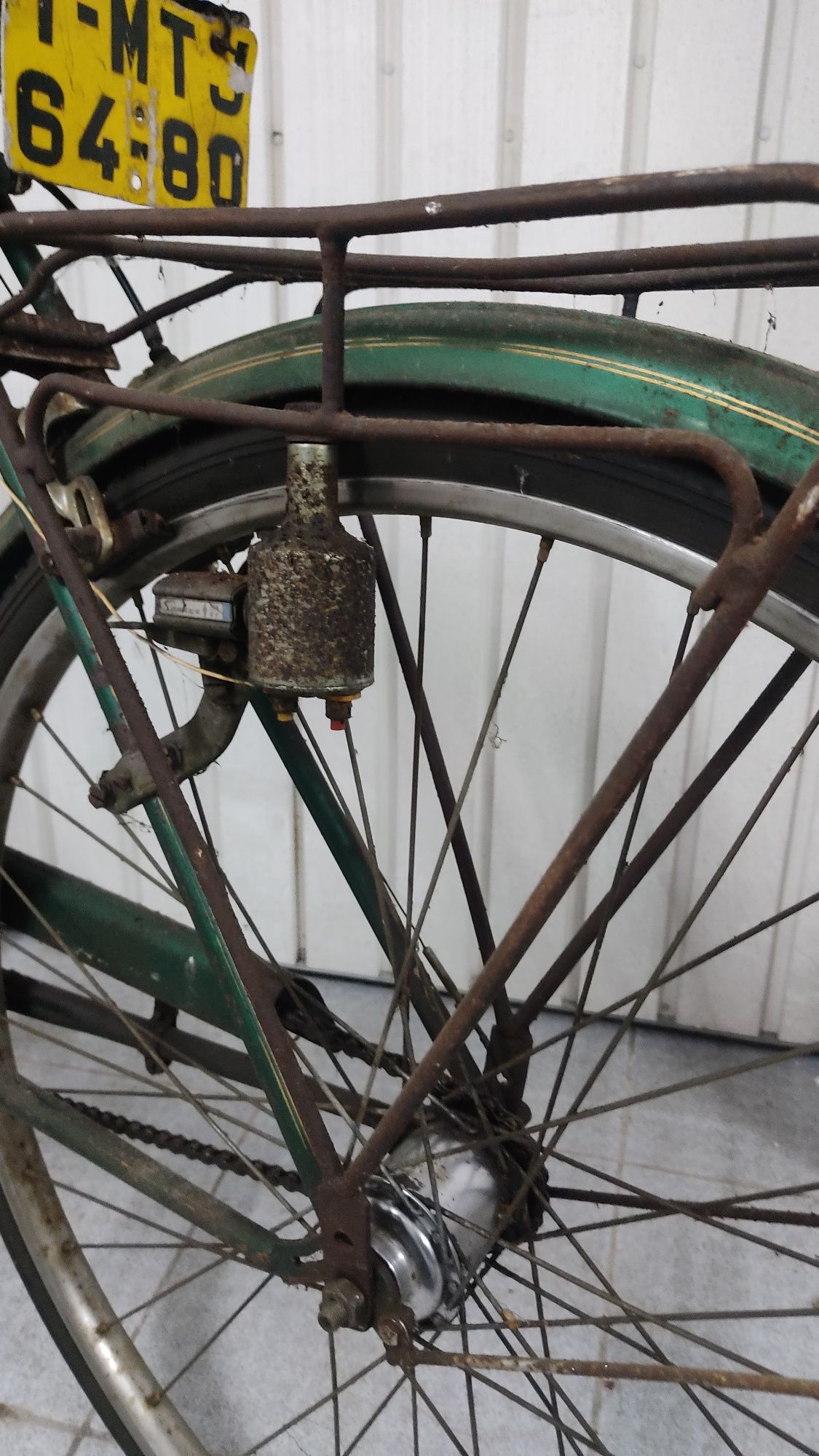 Bicicleta pasteleira com mais 50 anos