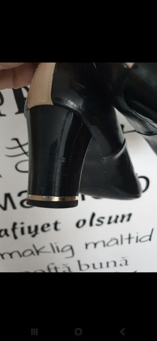 Beżowo-czarne buty na słupku roz 39