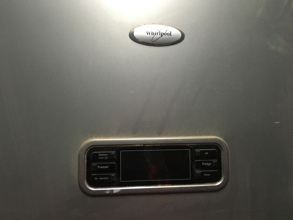 Sprzedam lodówko zamrażarkę usxkodzoną . Whirlpool