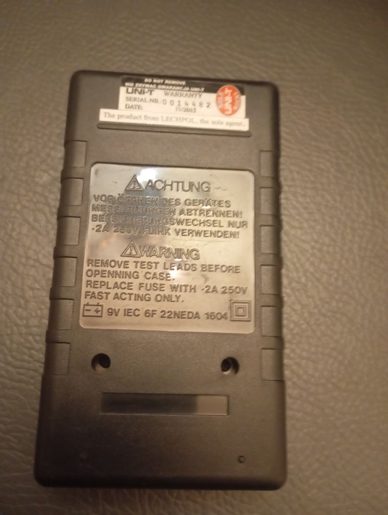 Miernik uniwersalny multimetr cyfrowy model UNI T M830B działa