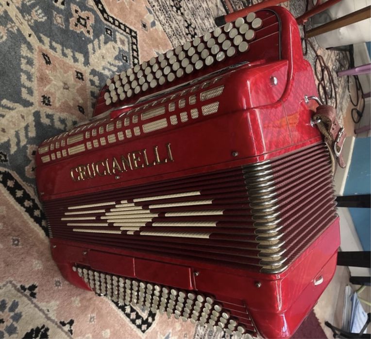 Acordeão Crucianelli 120 Baixos – 3 Vozes – Excelente Estado
