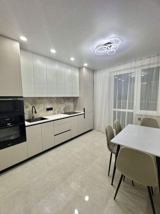 Продам євродвокімнатну квартиру в новобудові Птичка гидропарк