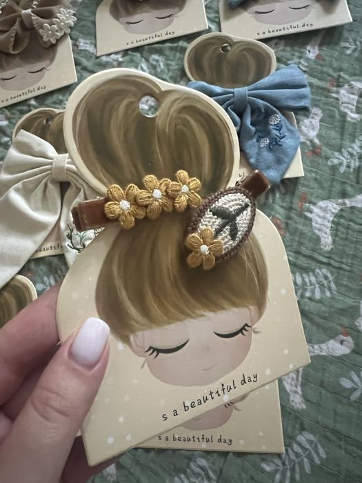 Бантики з вишивкою, заколки