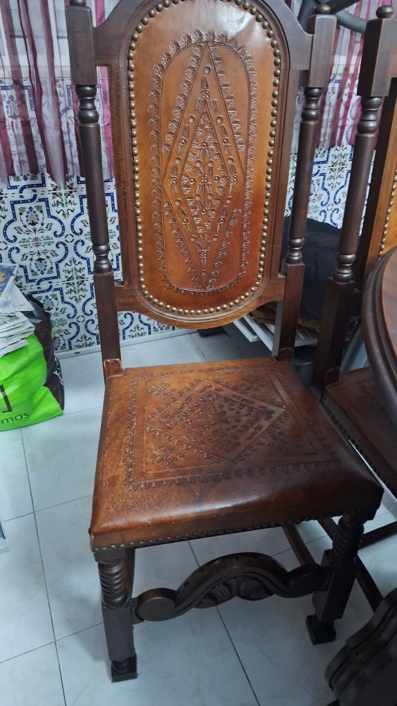 Mobília de sala com mesa