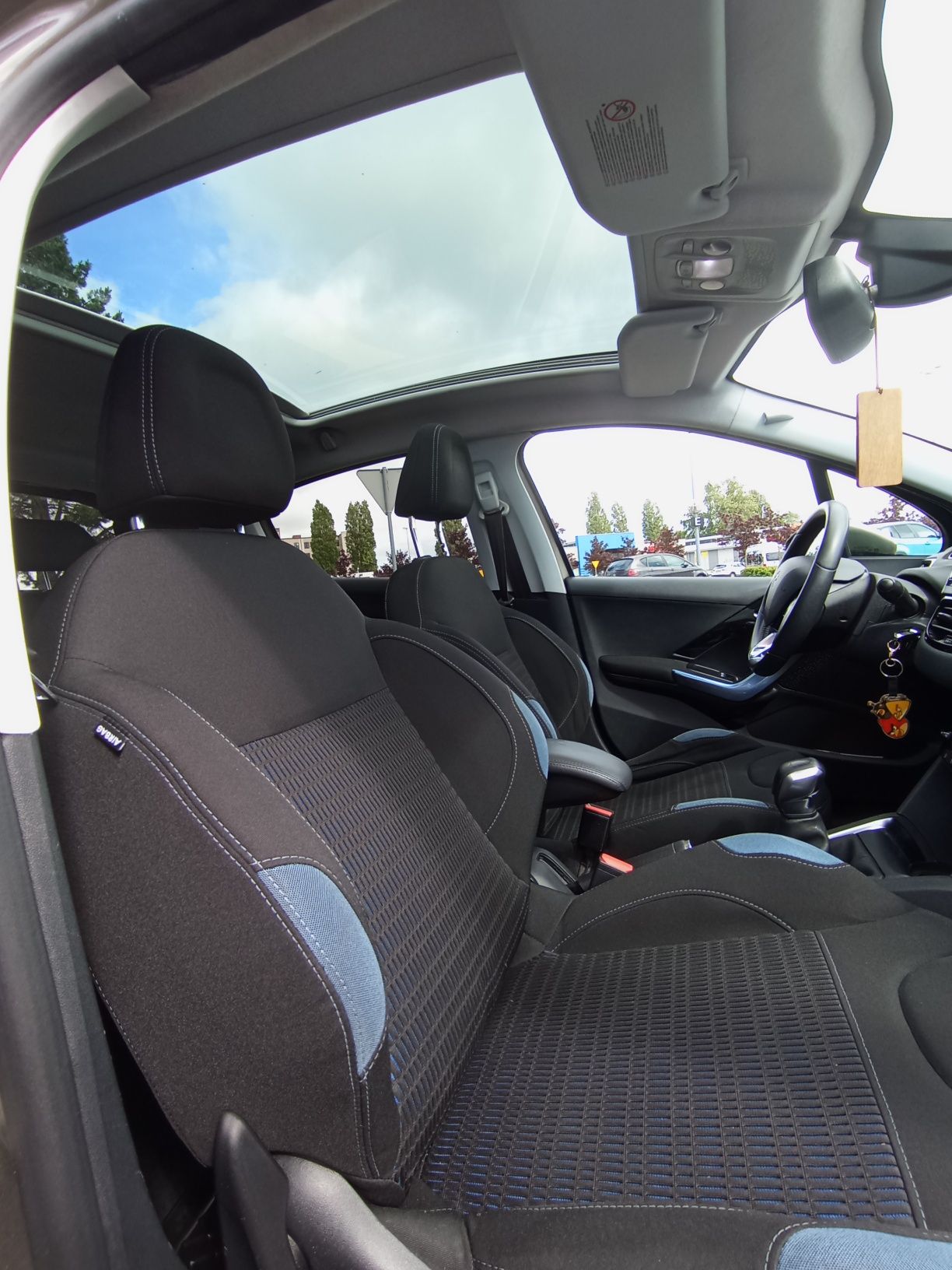 Peugeot 208 allure 2013 rok