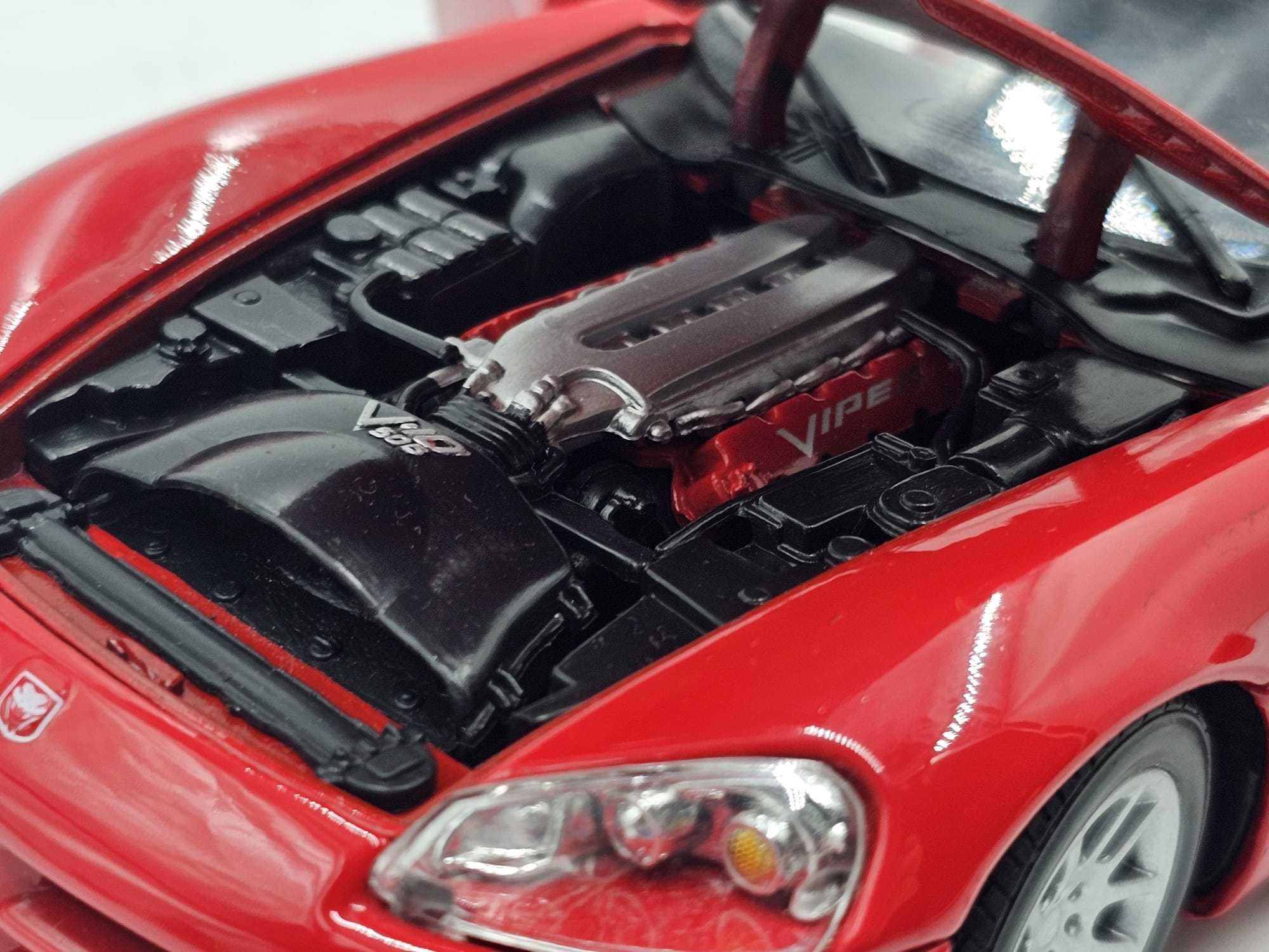 Motor Max 1/18 - 2003 Dodge Viper SRT 10 kabriolet czerwony