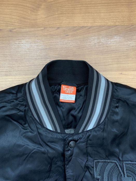 Бомбер Nike чорний L розмір