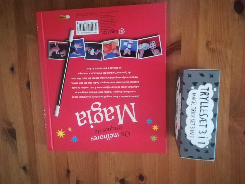 Livro de magia com oferta de mini kit de magia