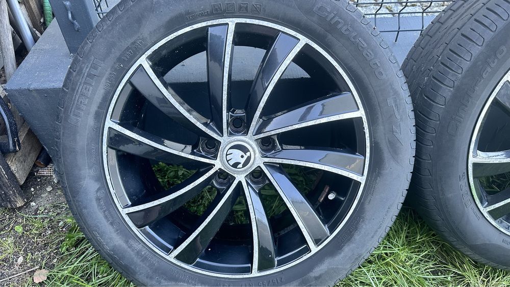 Zestaw kół aluminiowych skoda superb 215x55 r17 letnie pirelli